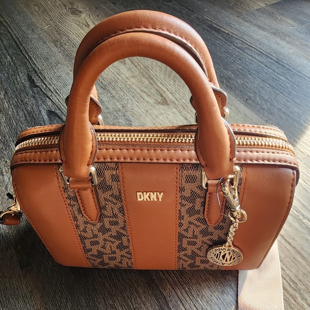 DKNY Bryant crossbody purse- New with tags